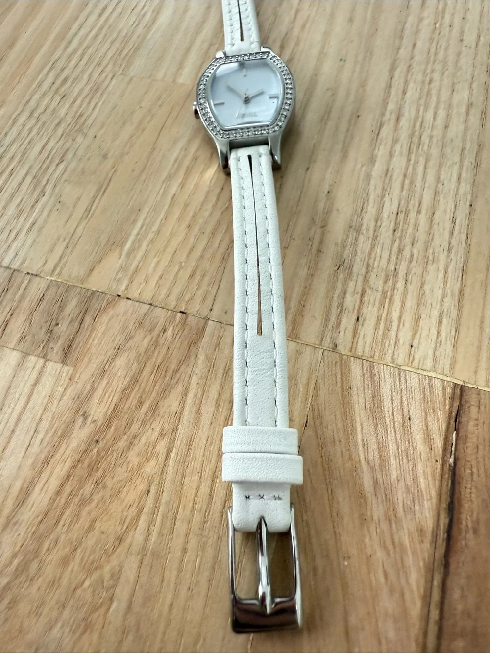 Timex ladies barrel shaped white leather watch NEW BATTERY